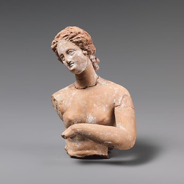 Fragmentary terracotta statuette of a woman