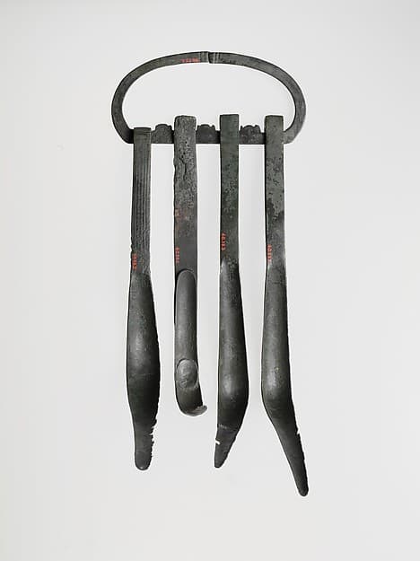 Set of bronze strigils and carrying ring