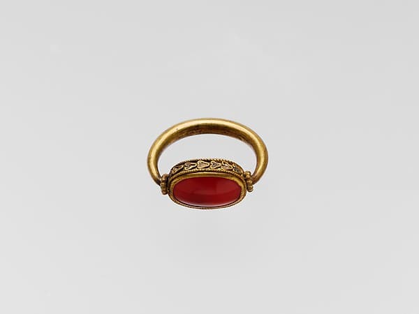 Gold ring with plain carnelian scaraboid