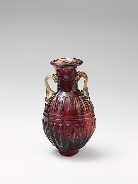 Glass amphoriskos (perfume flask)