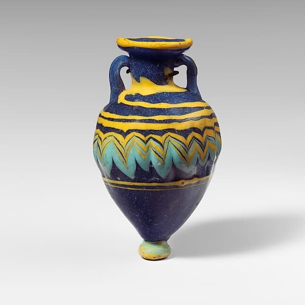 Glass amphoriskos (perfume bottle)
