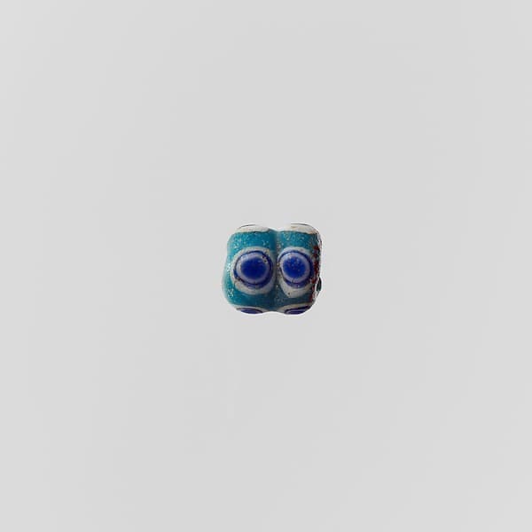Glass eye bead