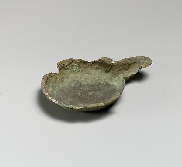 Bronze saucer-shaped lamp
