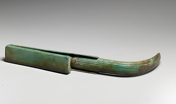 Bronze strigil (scraper)