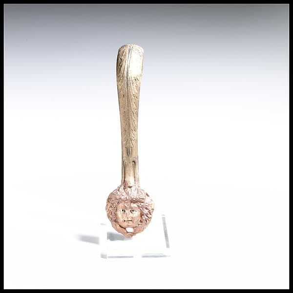 Bronze jug handle