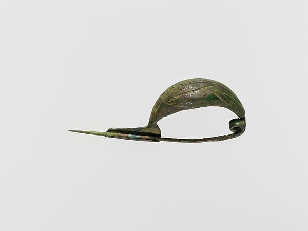 Bronze sanguisuga-type fibula (safety pin)