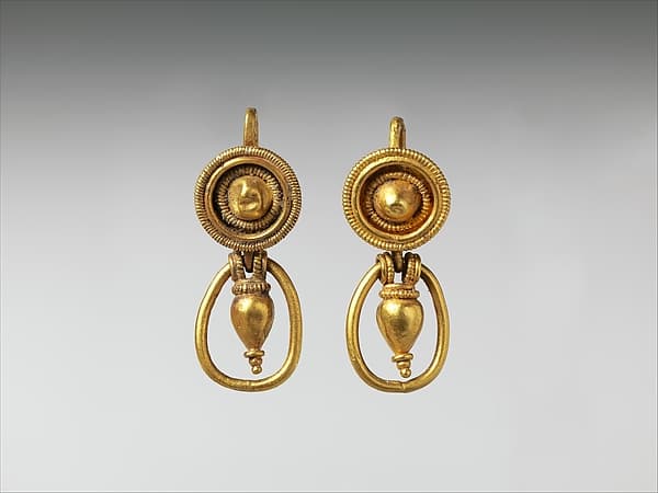 Gold earrings with pendant vase and ring