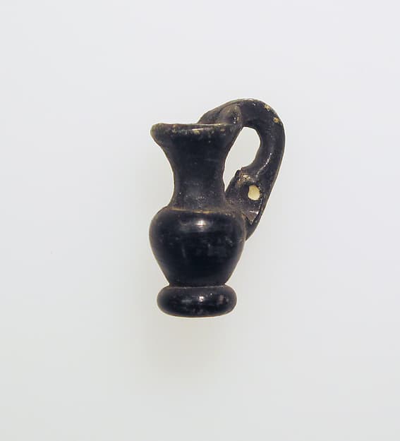Glass pendant in the form of a jug