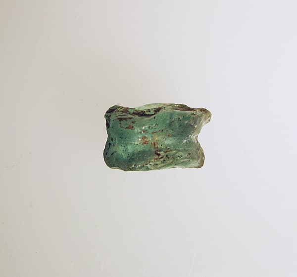 Glass astragal (knucklebone)