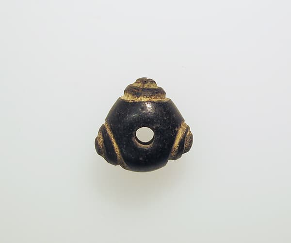 Glass eye bead