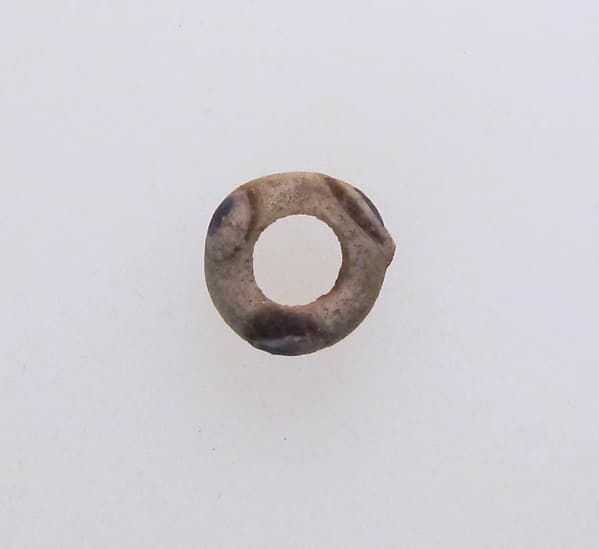 Glass eye bead
