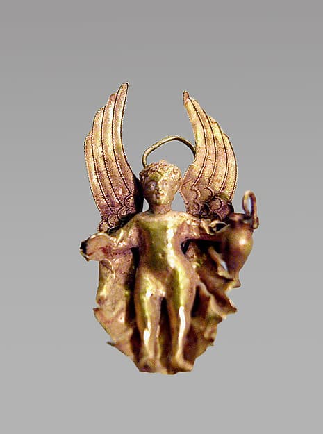 Pair of gold earrings with pendant Erotes