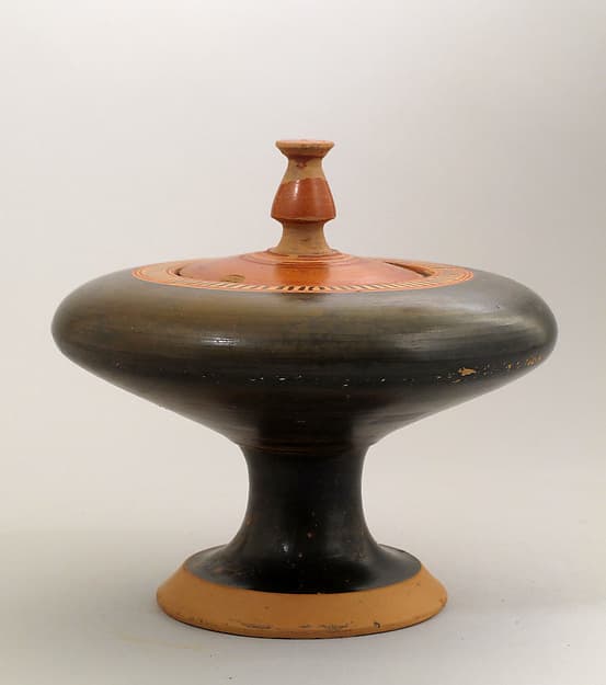 Plemochoe with lid, by Kothons Type B