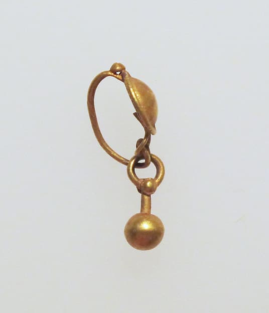 Gold earring with disc and pendant