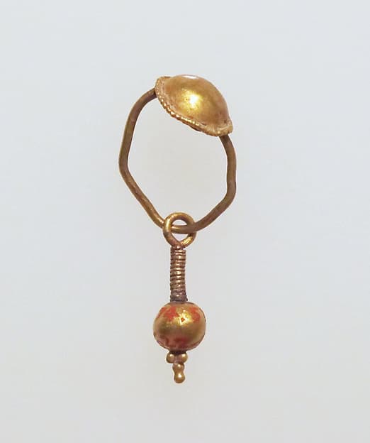 Gold earring with disc and pendant