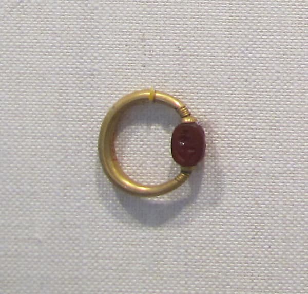 Gold swivel ring with carnelian scarab