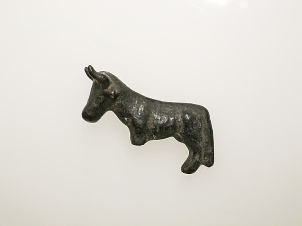 Bronze statuette of bull