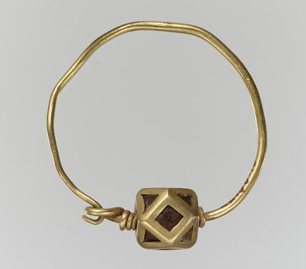 Gold Earring with Garnets