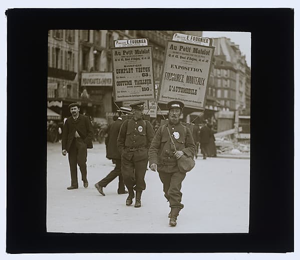 Les hommes-sandwich., by Louis Vert