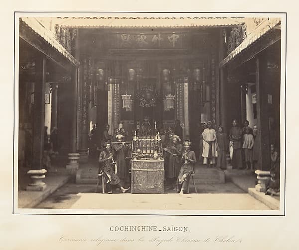 Cérémonie religieuse dans la Pagode Chinoise de Cholen, Saïgon, Cochinchine, by Emile Gsell