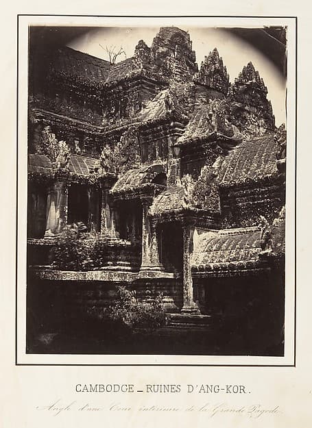 Angle d'Une Cour Intérieure de la Grande Pagode, by Emile Gsell