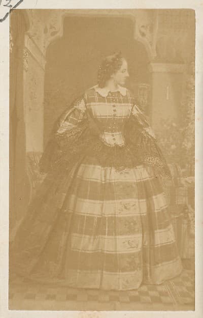 La robe écossaise, by André-Adolphe-Eugène Disdéri