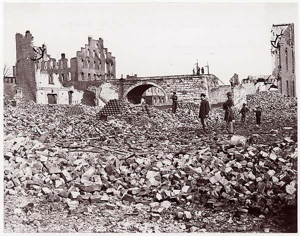 Ruins at end of Richmond and Petersburg Railroad Bridge, Richmond, by Alexander Gardner