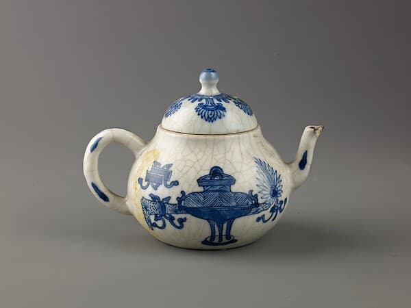 Small covered wine pot or teapot, by Chinese
