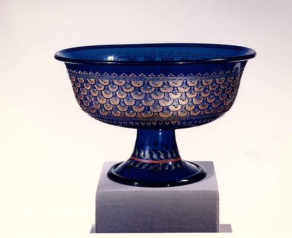 Footed bowl