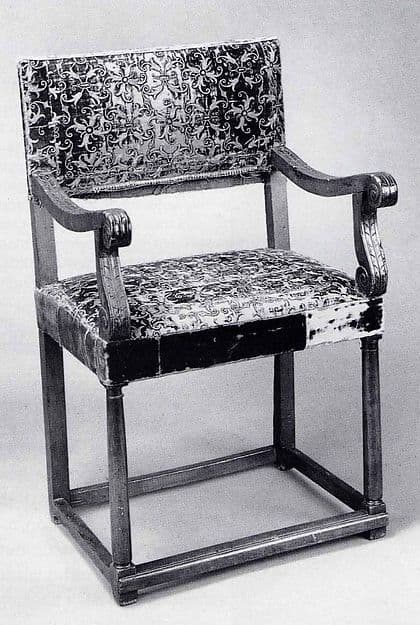 Armchair (chaise à bras)