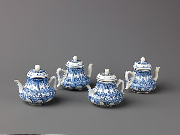 Small covered wine pot or teapot, by Chinese
